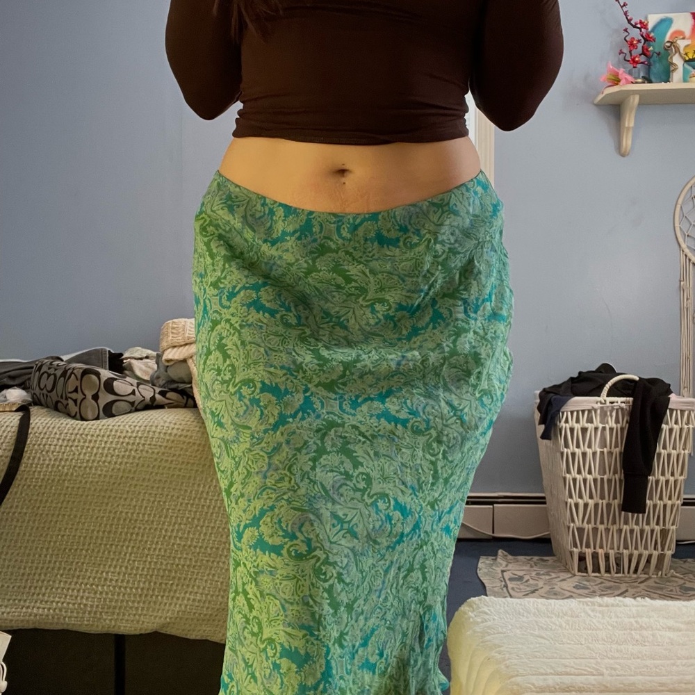 Visions Apparel Silk Lined Midi Skirt🌿